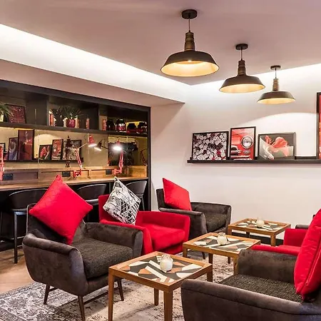 Radisson Red London Heathrow-3